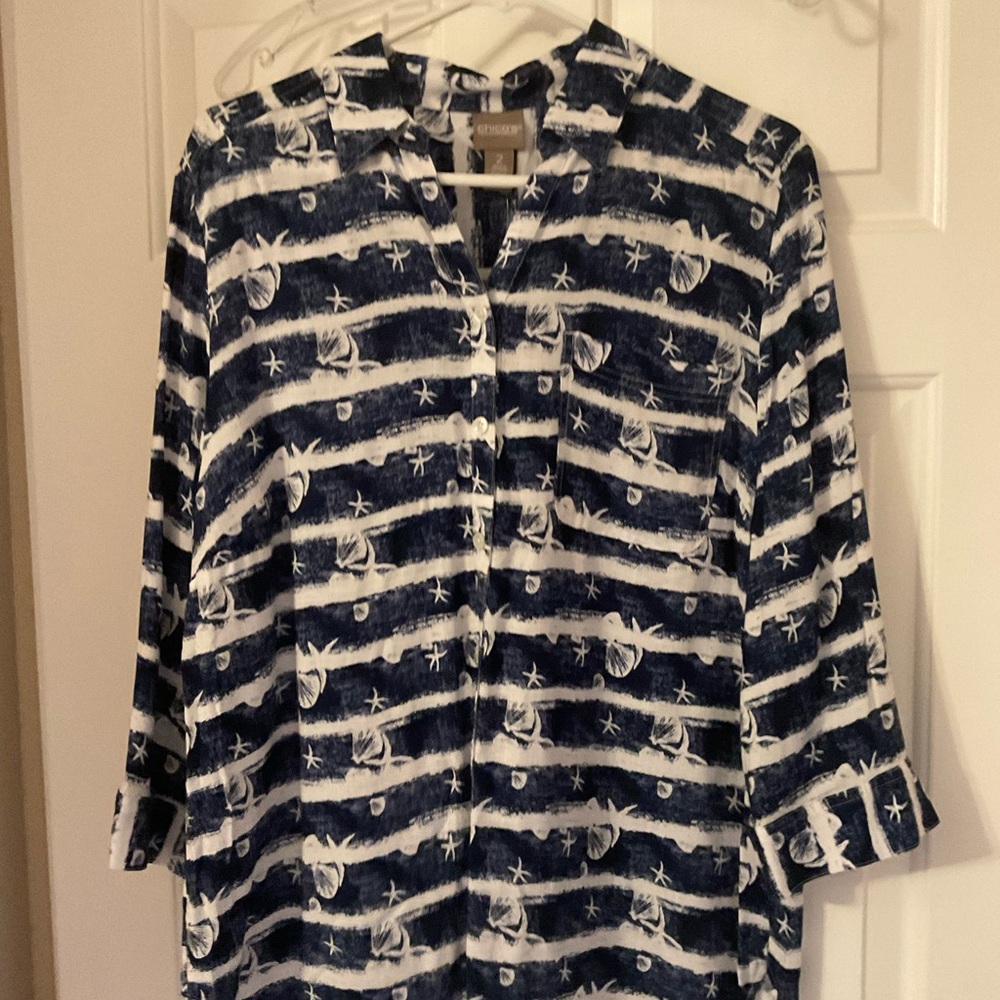 Chico’s navy and white top
